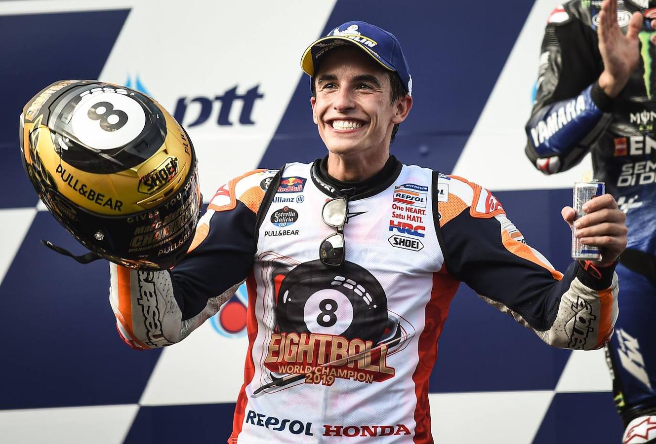 Marc Márquez celebra su victoria en Tailandia.