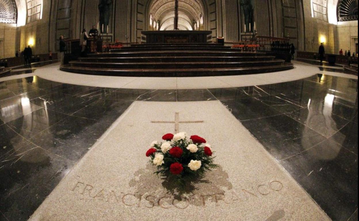 Tumba de Francisco Franco en la basílica del Valle de los Cáidos.