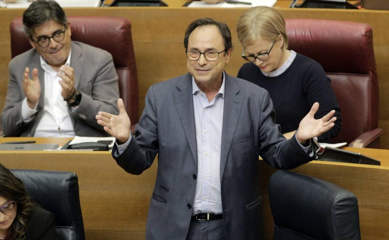 El conseller de Hacienda, Vicent Soler, en Les Corts. 