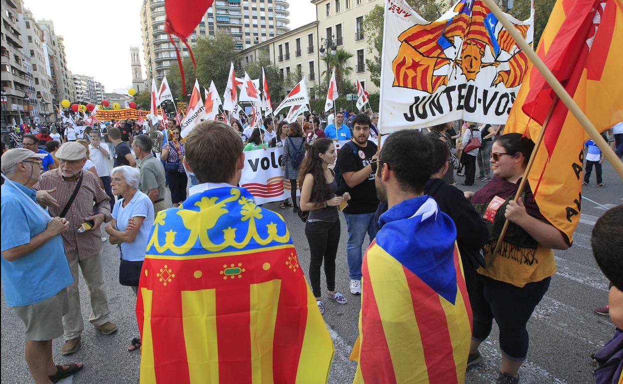 Manifestación de ACPV en el 9 d'OCtubre. 