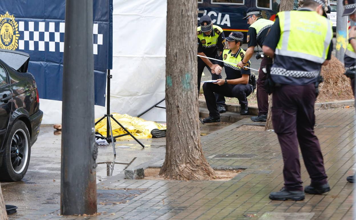 Detenido un hombre con una placa y un carné falsos de policía