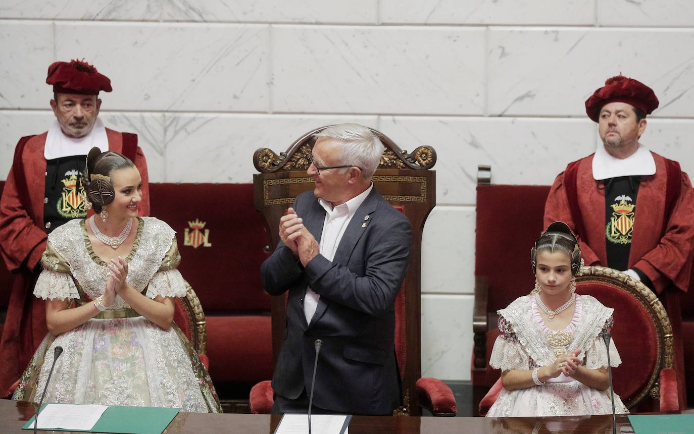 Consuelo Llobell y Carla García han sido nombradas como las máximas representantes de las Fallas 2020 en el acto celebrado este jueves en el Ayuntamiento de Valencia.