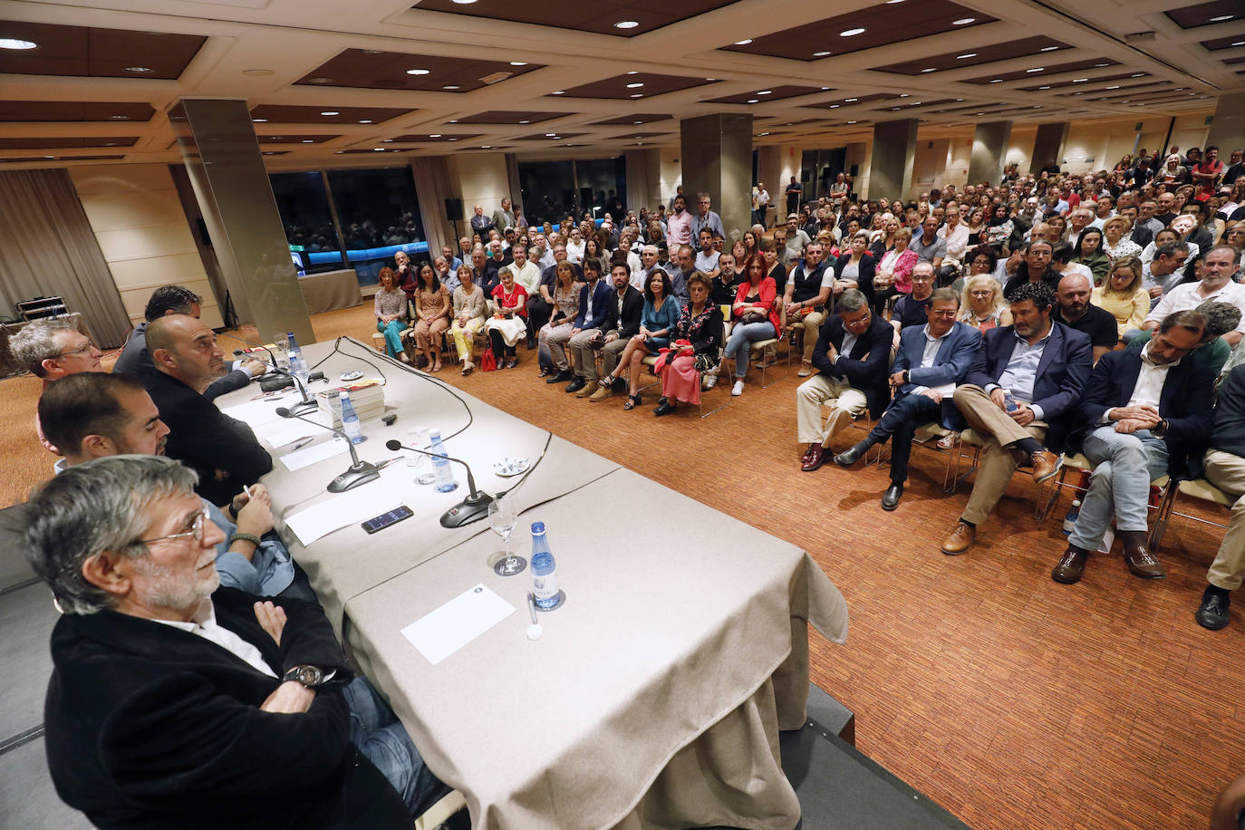 Fotos: Ramón Palomar presenta su nuevo libro, &#039;La Gallera&#039;, en el Aula LAS PROVINCIAS