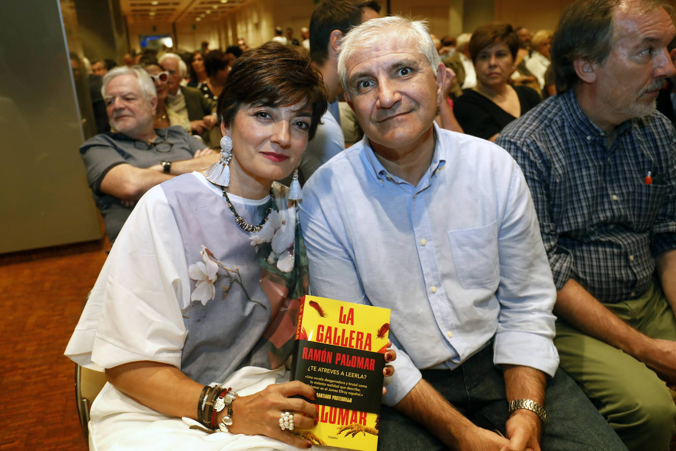 Fotos: Ramón Palomar presenta su nuevo libro, &#039;La Gallera&#039;, en el Aula LAS PROVINCIAS