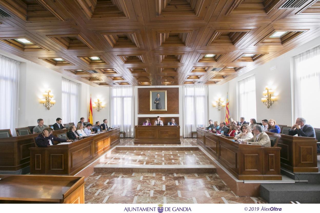 Pleno del Ayuntamiento de Gandia, donde se reclamaron medidas a la CHJ para limpiar los barrancos. 