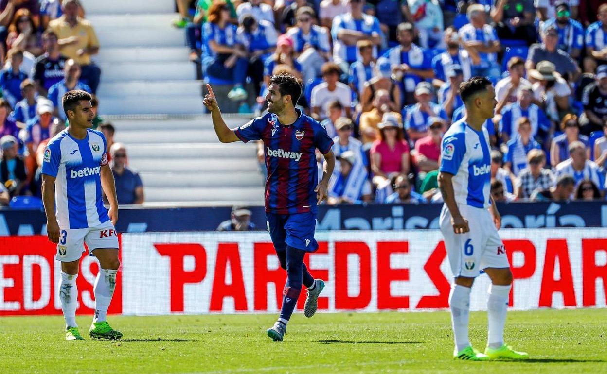 El Levante fantasea con tumbar al Sevilla y sufre con la amigdalitis de Campaña