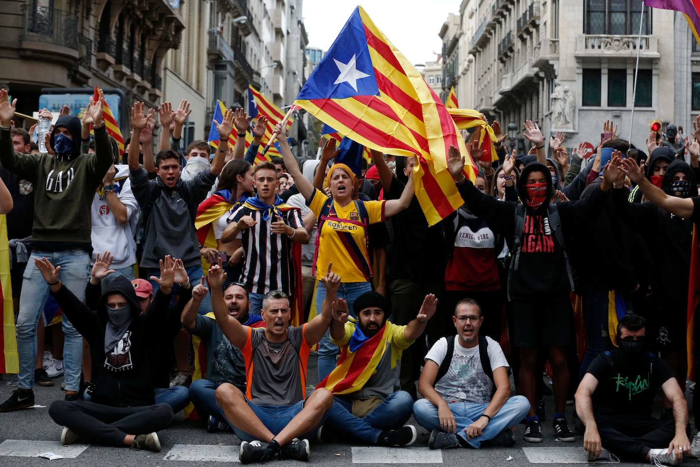 Sentadas espontáneas de los manifestantes.