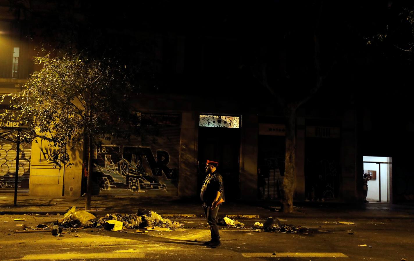 Quinta jornada de barricadas y cargas policiales en Catalunya