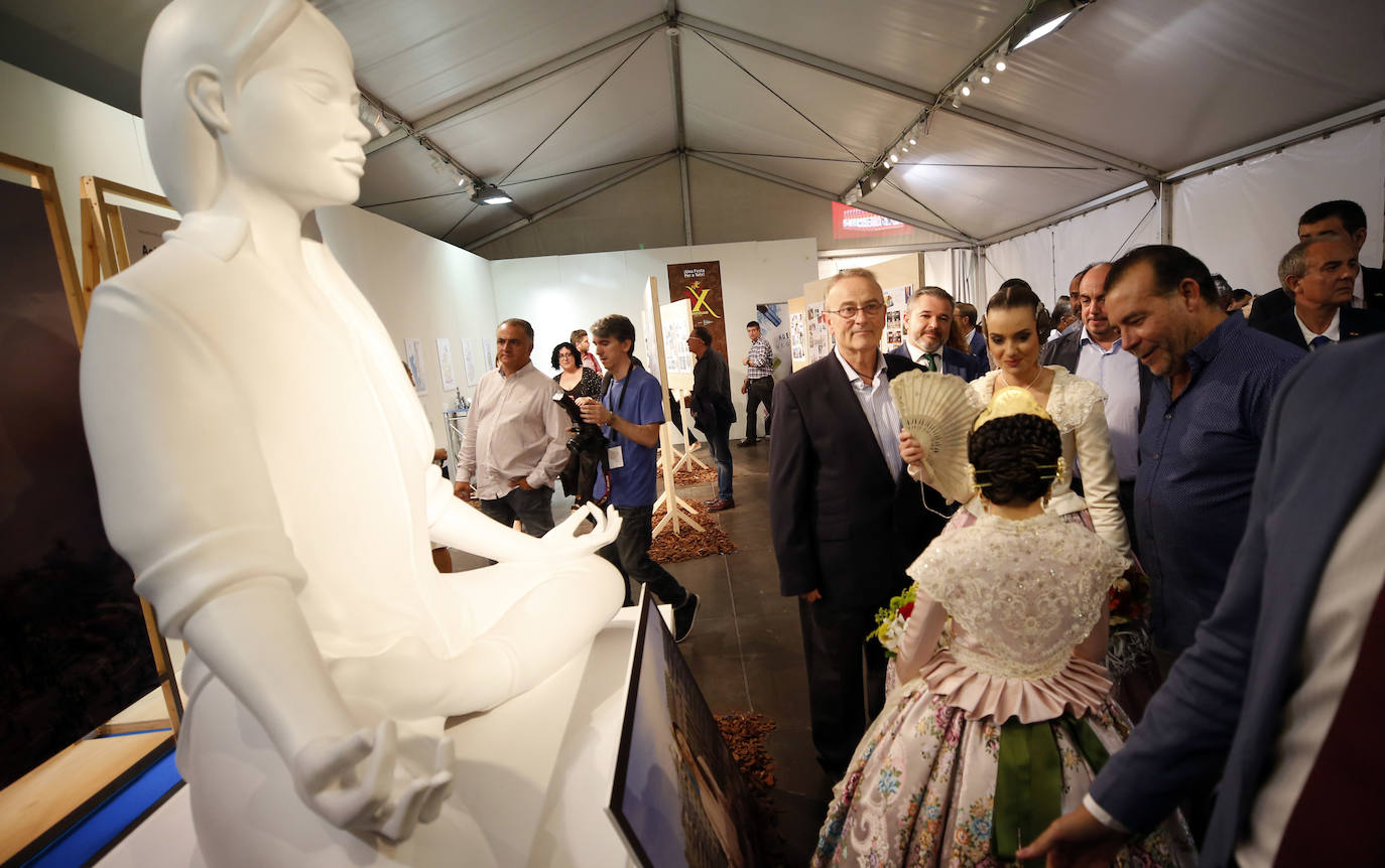 Fotos: Las falleras mayores de Valencia se estrenan con Especial