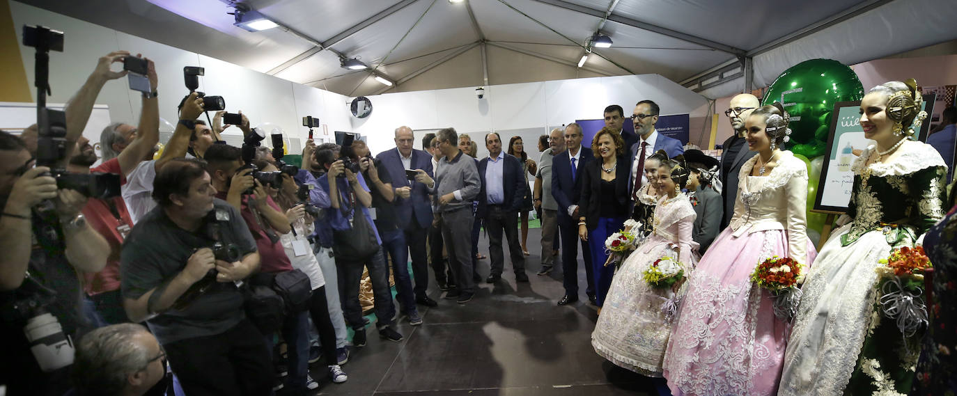 Fotos: Las falleras mayores de Valencia se estrenan con Especial