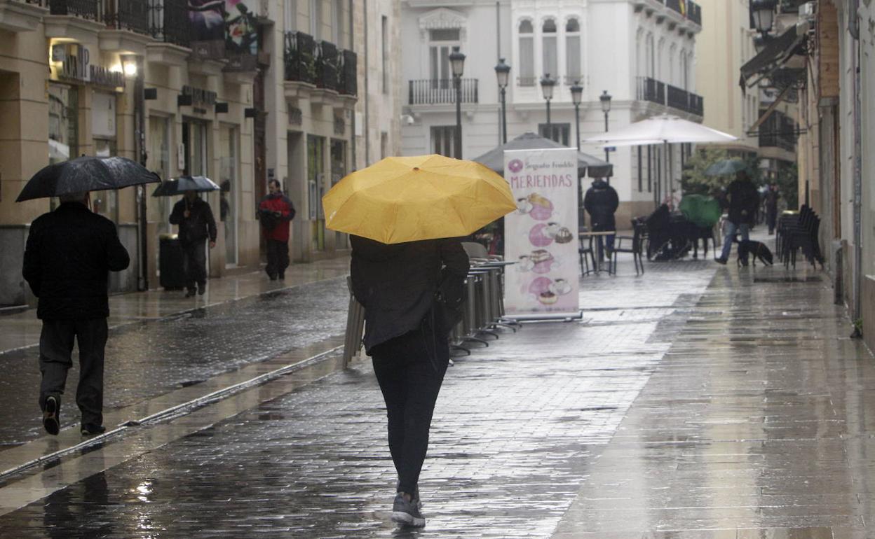 Previsión del tiempo hoy | La lluvia y el viento llegan a Valencia como anticipo de la DANA