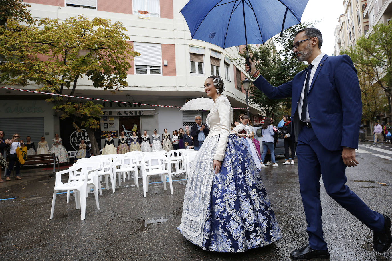 La Falla Joaquín Costa-Burriana recibe la visita de la fallera mayor de Valencia 2020, Consuelo Llobell, y su corte de honor para el tercer encuentro de música valenciana en el que participaron grupos de varios puntos de la Comunitat.