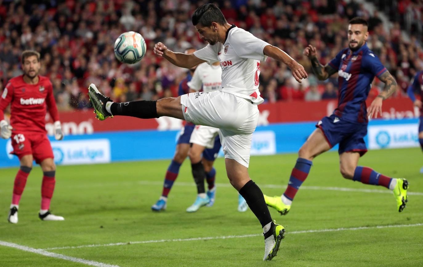 Fotos: Todas las fotos del Sevilla - Levante en el Pizjuán