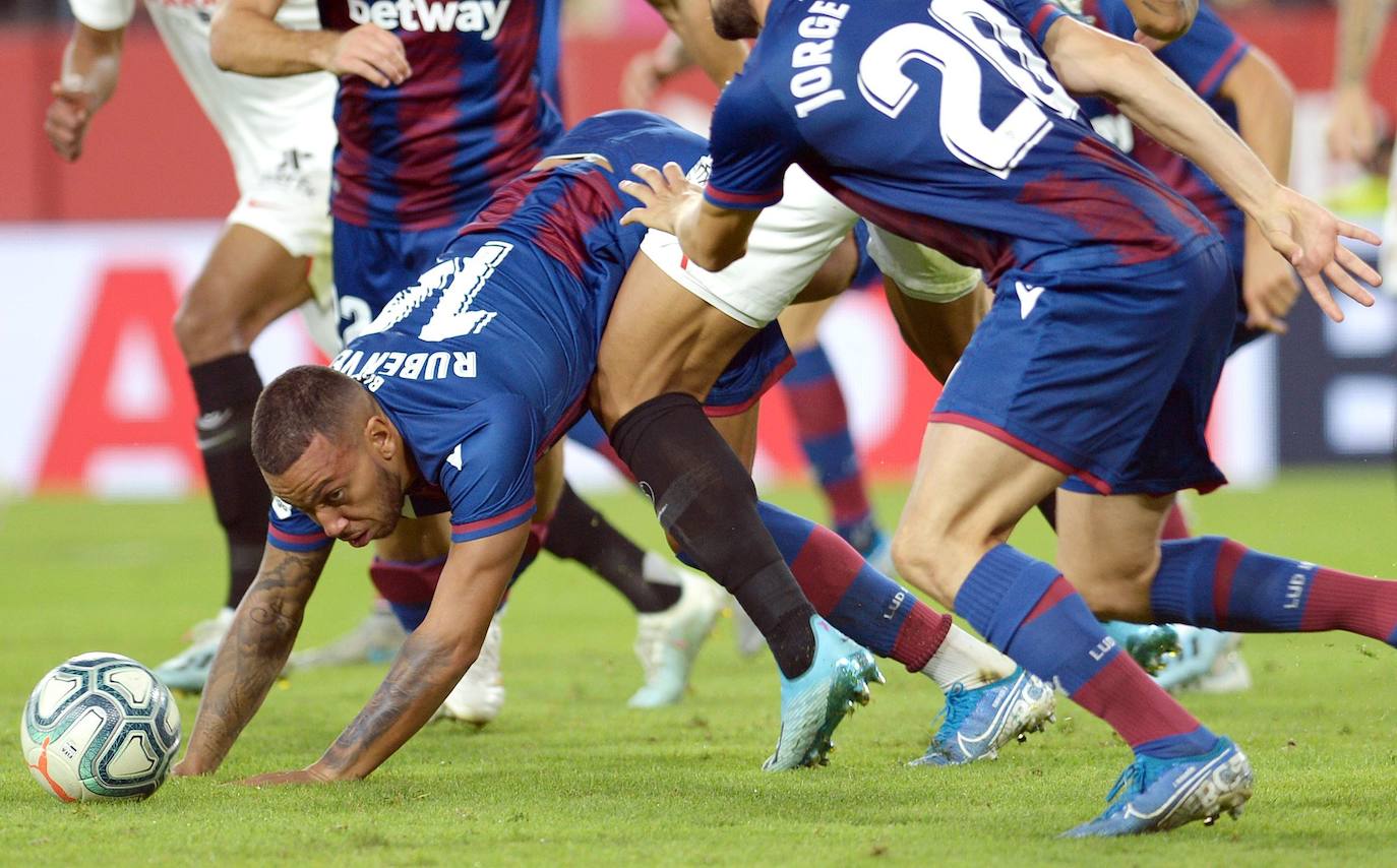 Fotos: Todas las fotos del Sevilla - Levante en el Pizjuán