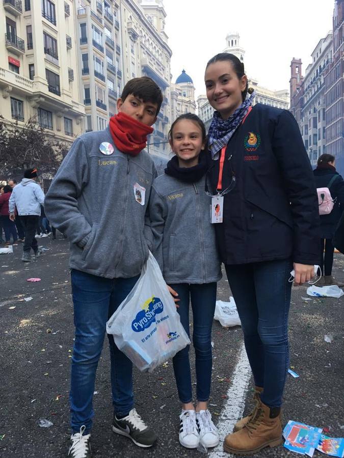 Cuadro. Consuelo, con Aitana y Lucas, de Albacete.