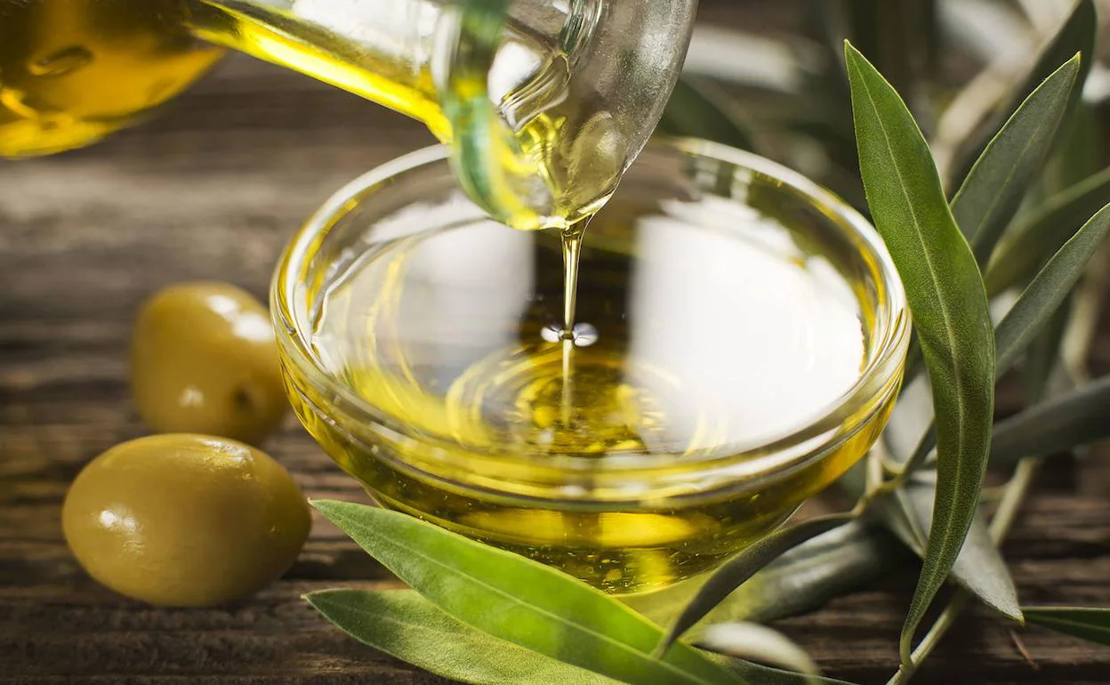 El aceite de oliva virgen extra es uno de los ingredientes más representativos de la gastronomía española.