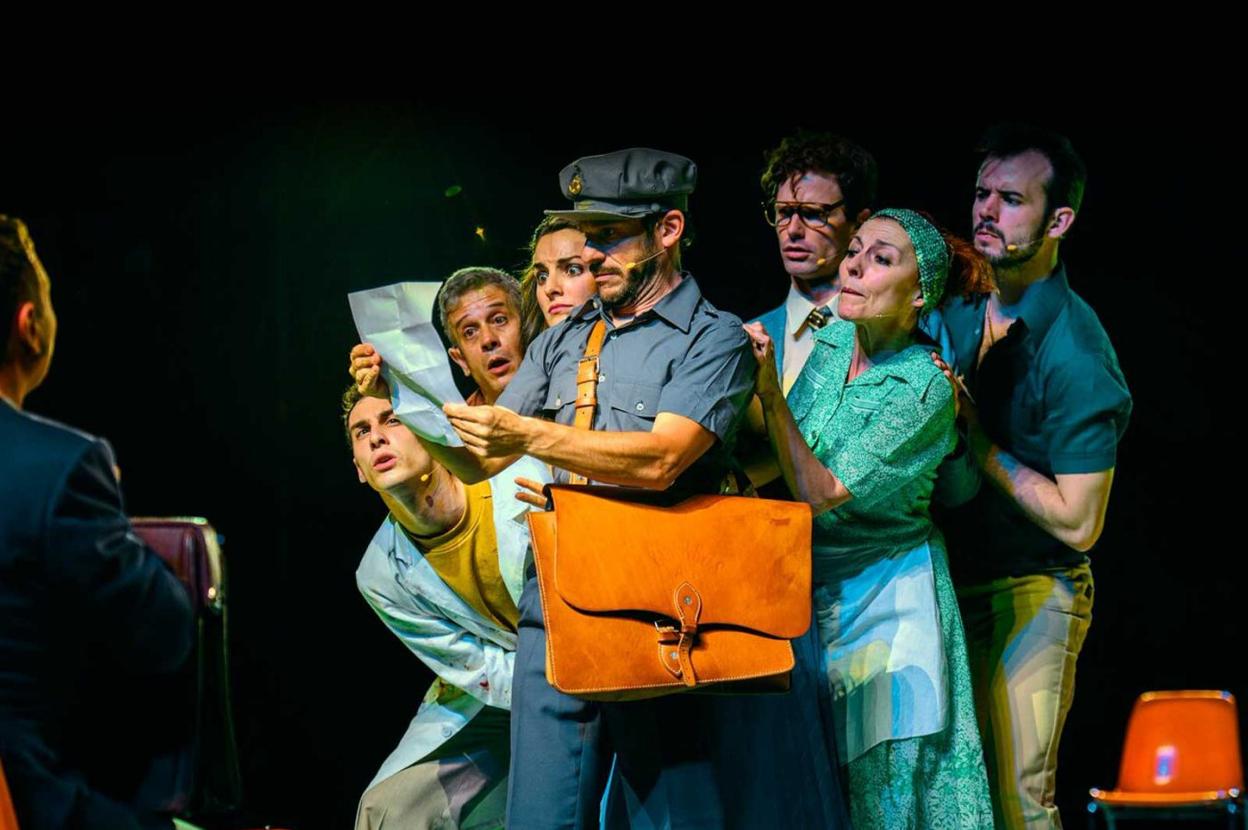 Humor en 'Cuatro corazones con freno y marcha atrás'