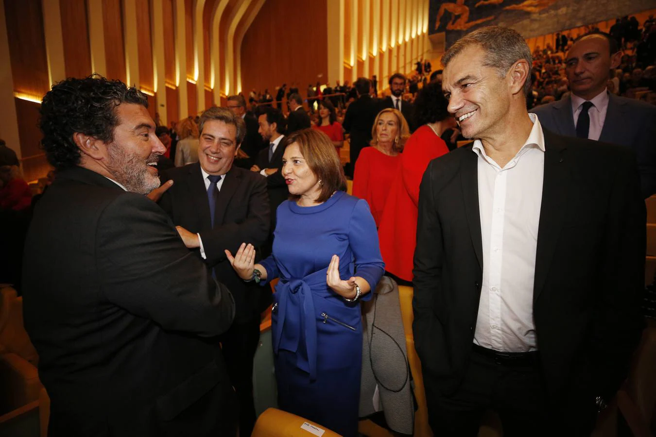 El director de LAS PROVINCIAS, Julián Quirós, conversa con el líder del Vox en la Comunitat, José María Llanos; con la presidenta del PPCV, Isabel Bonig; y con el portavoz de Ciudadanos en Les Corts, Toni Cantó.