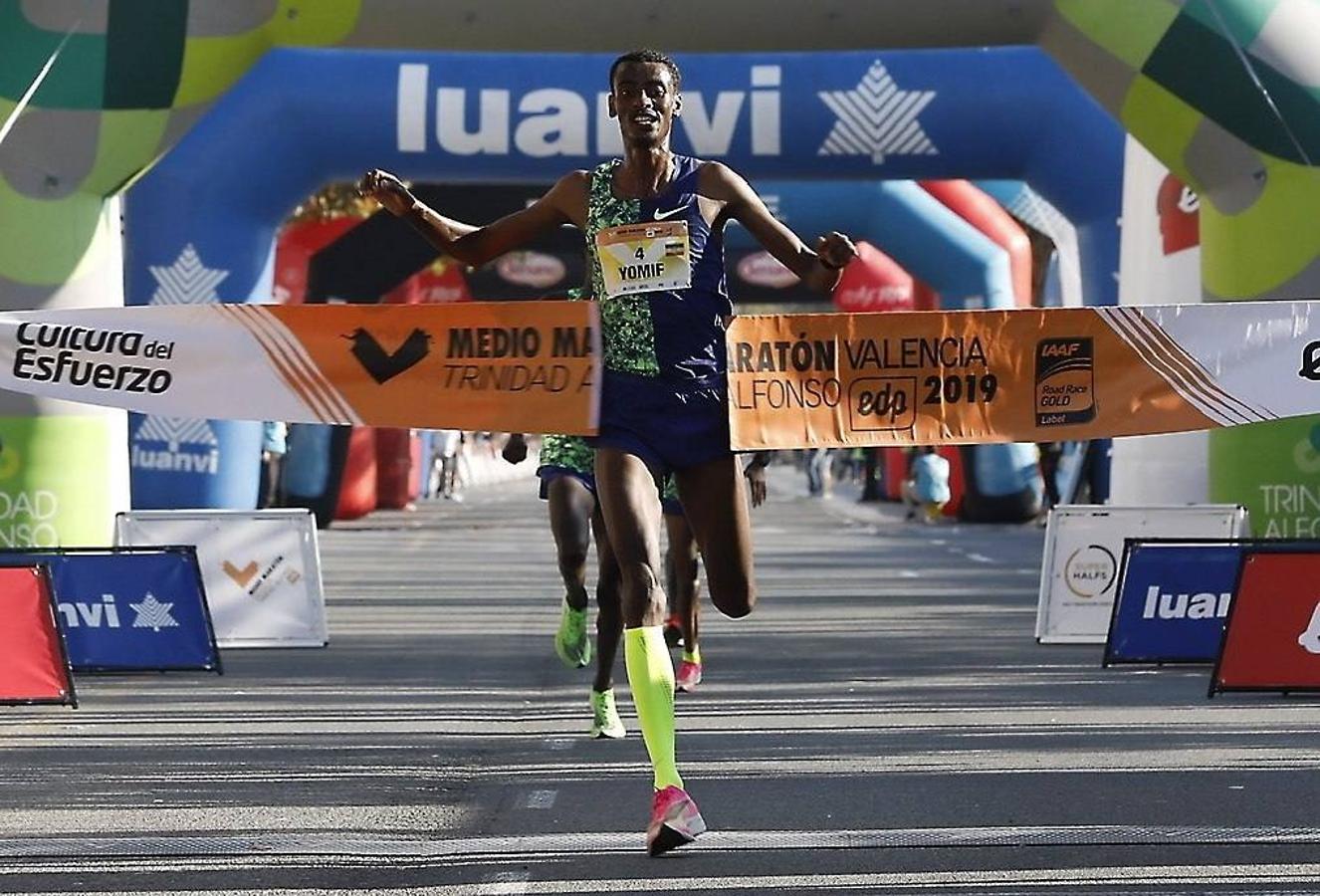 Fotos: Las mejores imágenes del Medio Maratón de Valencia 2019