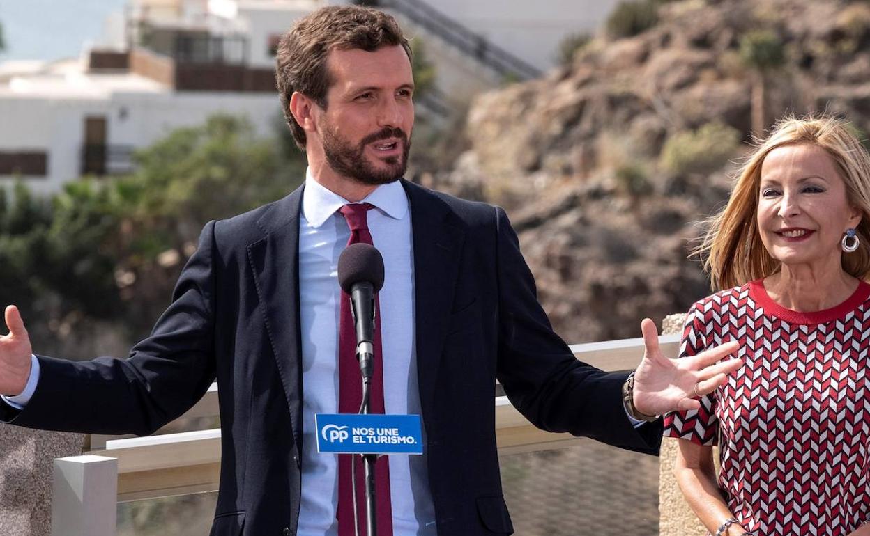 Casado, este lunes, en su visita a Las Palmas. 