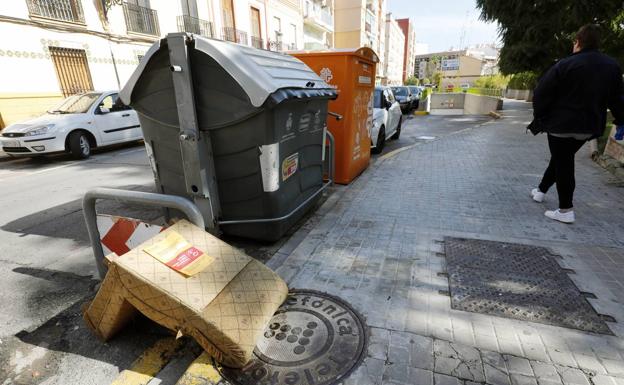 El barrio de Torrefiel es otro de los afectados por la suciedad en las calles.