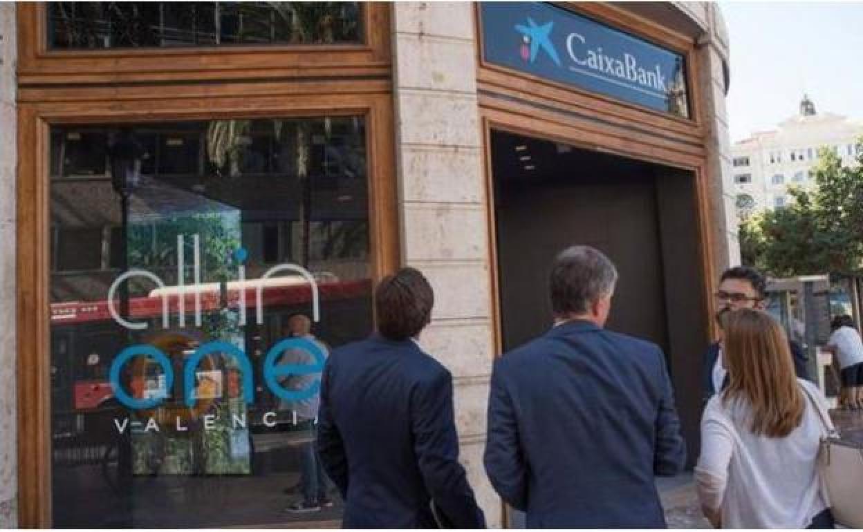 CaixaBank gana 1.266 millones hasta septiembre, un 28,4% menos por los costes del ERE