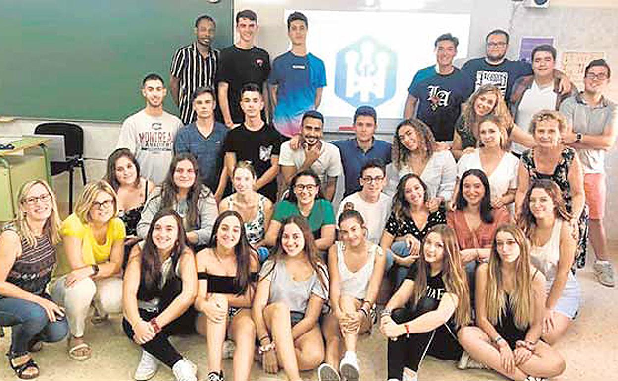 Alumnos de segundo curso de Gestión Administrativa que cooperan en StartInnova. 