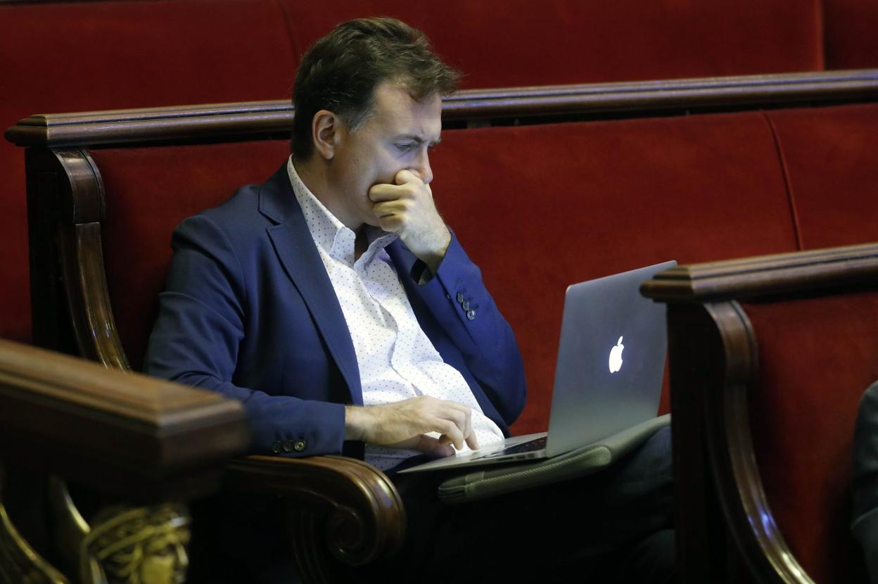 Giuseppe Grezzi, en un momento del pleno de ayer. 