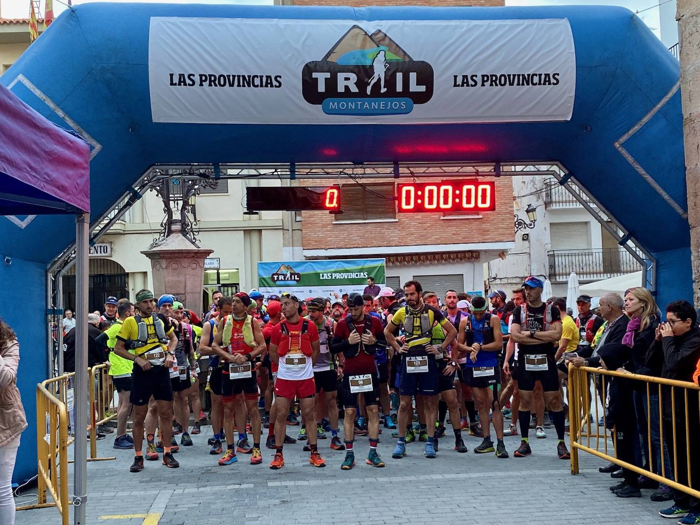 Montanejos se transforma por un fin de semana en el núcleo del atletismo valenciano. Corredores procedentes de toda la geografía autonómica inundan hoteles y restaurantes de la acogedora localidad del Alto Mijares para disputar el trail de montaña más importante de la Comunitat.