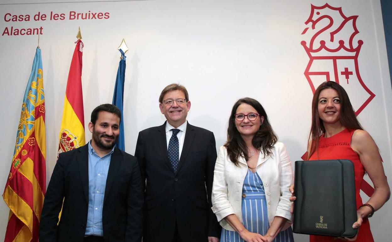 El titular de Educación, Vicent Marzà, junto al presidente Puig, la vicepresidenta Oltra y la consellera de Innovación, Carolina Pascual