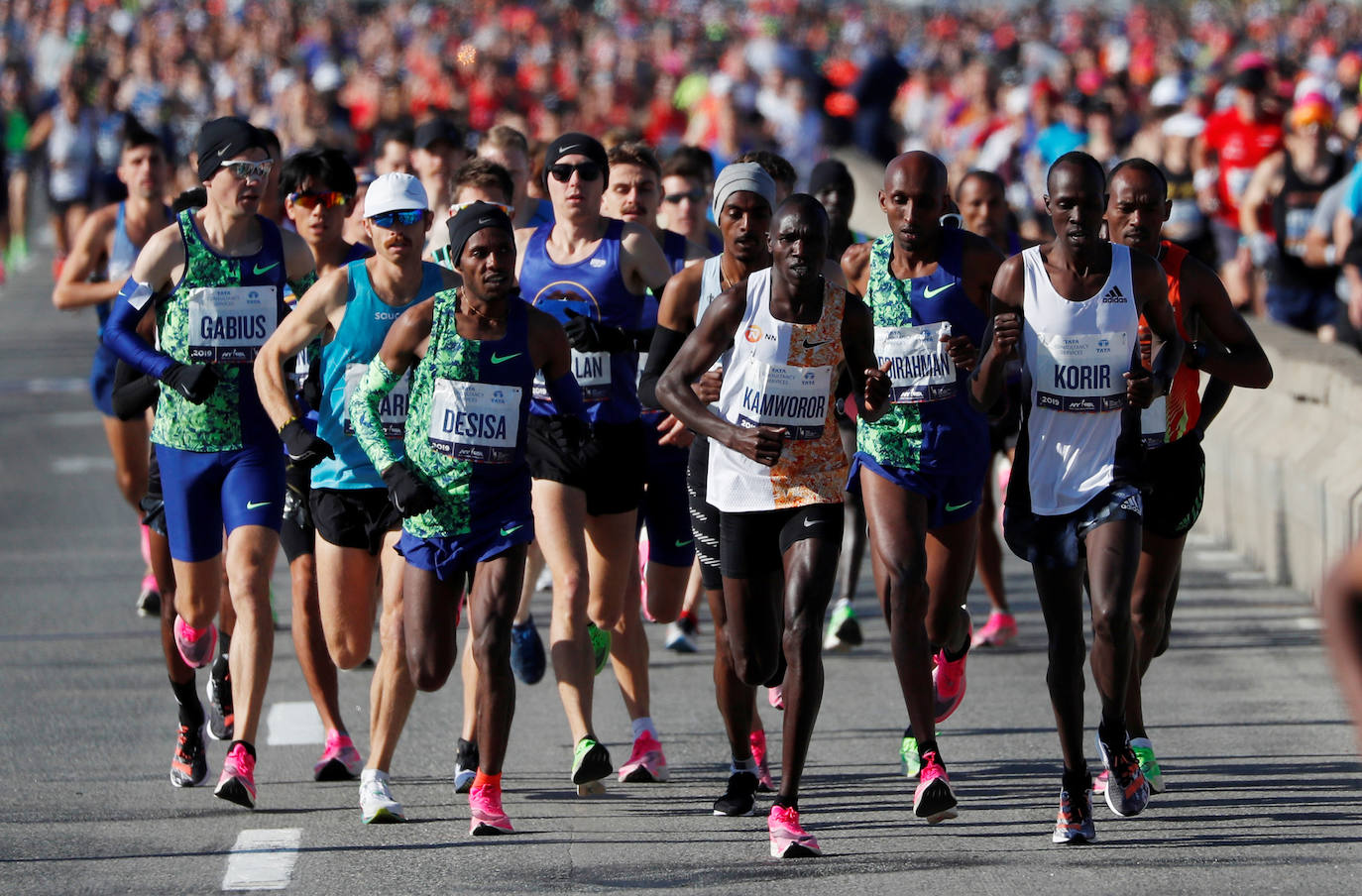 Kenia ha conseguido un doblete este domingo en el maratón de Nueva York con categóricos triunfos de Geoffrey Kamworor en hombres (2h.08.13), así como de Joyciline Jepkosgei (2h.22.38), quien previamente acabó con el reinado de la multiganadora Mary Keitany en la carrera de mujeres. 