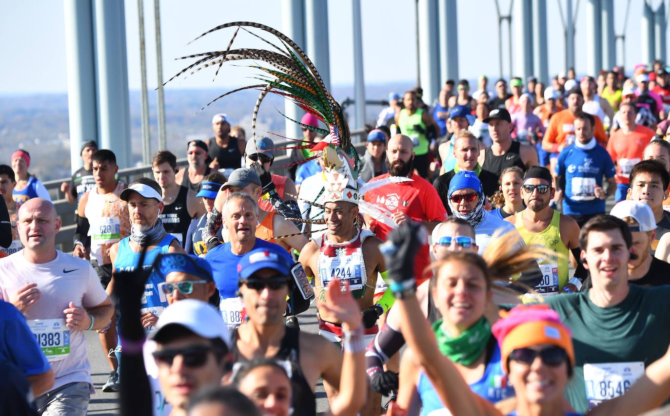 Kenia ha conseguido un doblete este domingo en el maratón de Nueva York con categóricos triunfos de Geoffrey Kamworor en hombres (2h.08.13), así como de Joyciline Jepkosgei (2h.22.38), quien previamente acabó con el reinado de la multiganadora Mary Keitany en la carrera de mujeres. 