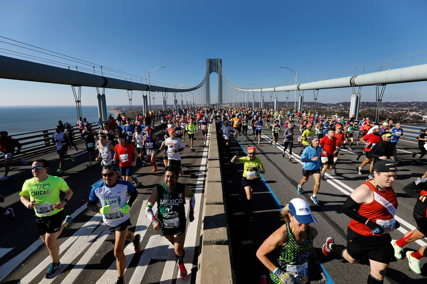 Kenia ha conseguido un doblete este domingo en el maratón de Nueva York con categóricos triunfos de Geoffrey Kamworor en hombres (2h.08.13), así como de Joyciline Jepkosgei (2h.22.38), quien previamente acabó con el reinado de la multiganadora Mary Keitany en la carrera de mujeres. 