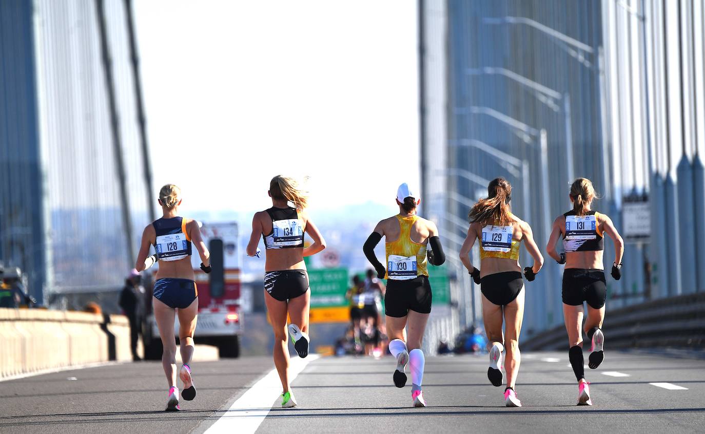 Kenia ha conseguido un doblete este domingo en el maratón de Nueva York con categóricos triunfos de Geoffrey Kamworor en hombres (2h.08.13), así como de Joyciline Jepkosgei (2h.22.38), quien previamente acabó con el reinado de la multiganadora Mary Keitany en la carrera de mujeres. 