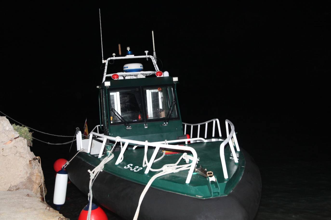 Una veintena de personas quedan atrapadas en la Cova del Llop en Xàbia por el temporal marino. 