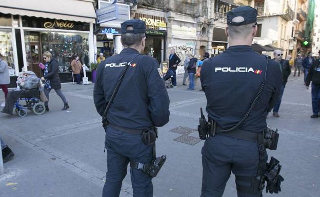 Cuatro detenidos por estafar y atracar a trabajadores de una empresa de compraventa de coches de Valencia