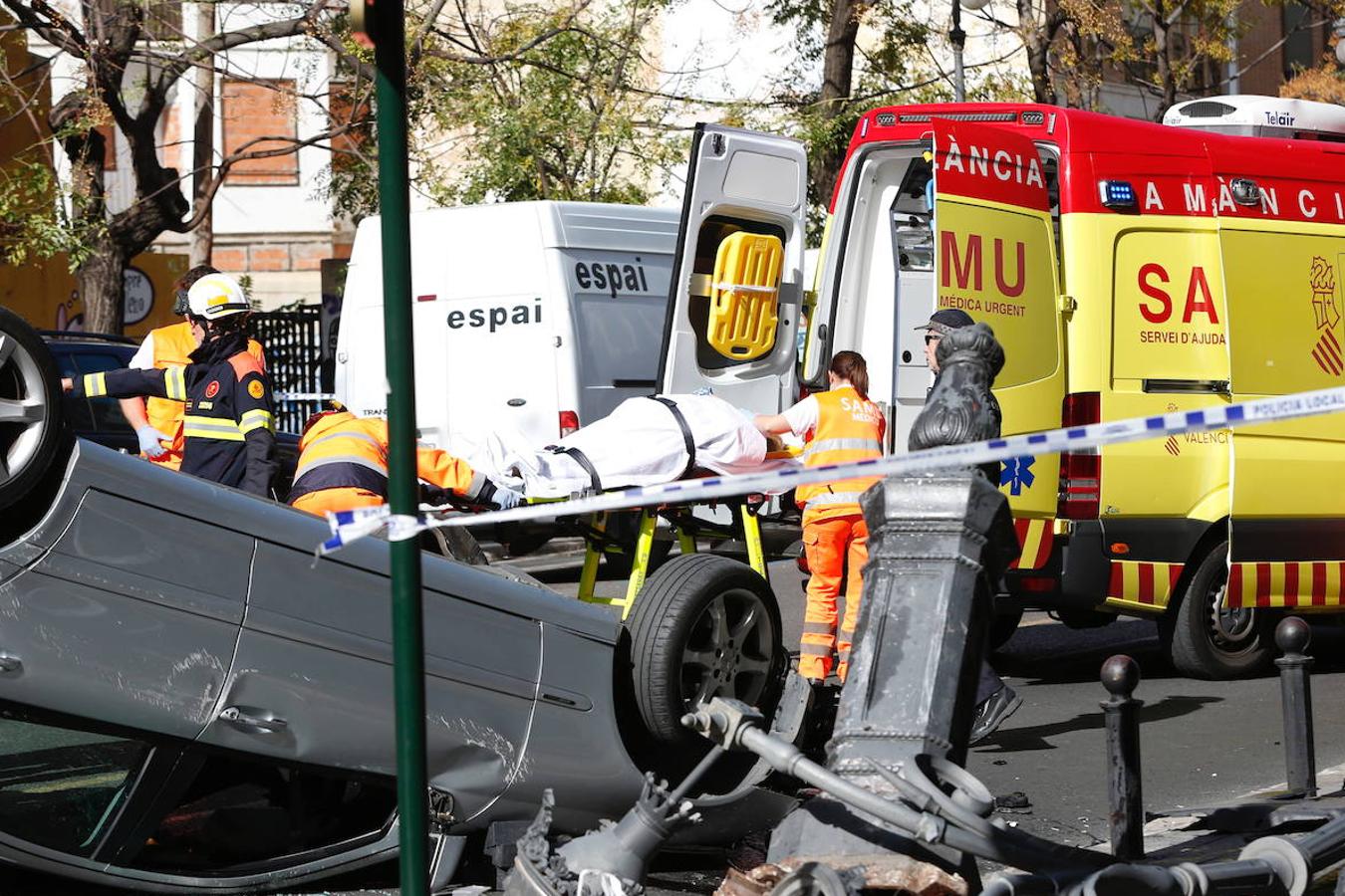 Fotos: Aparatoso accidente en el centro de Valencia