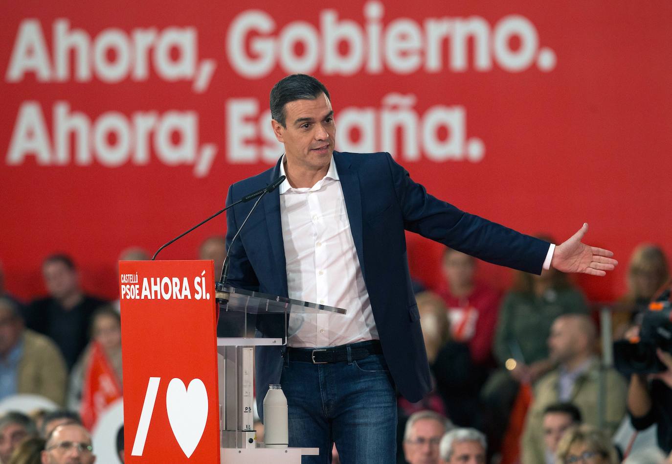 El presidente del Gobierno en funciones y secretario general del PSOE ha intervenido ante 1.200 cargos, militantes y simpatizantes en el Espacio La Pérgola de Castellón