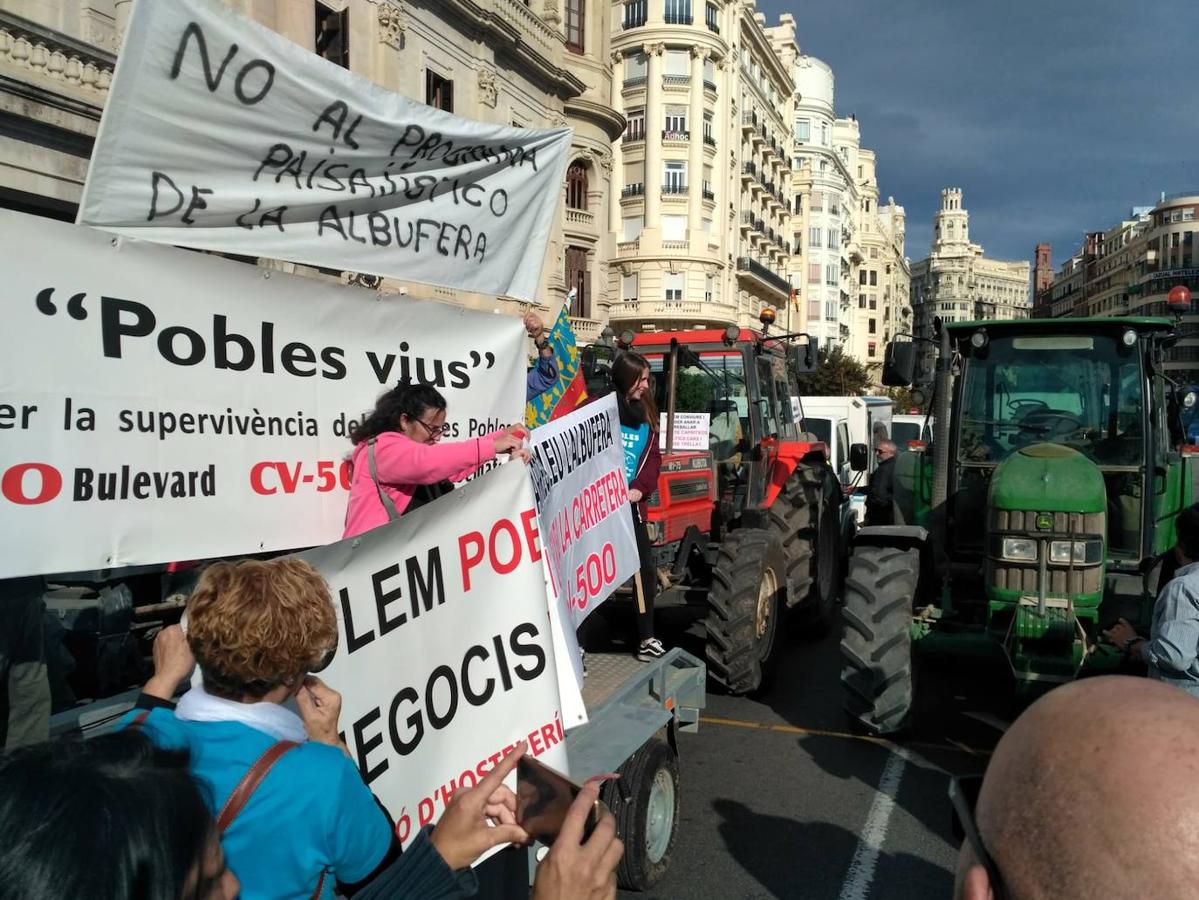 Fotos: Manifestación contra la pacificación de la CV-500