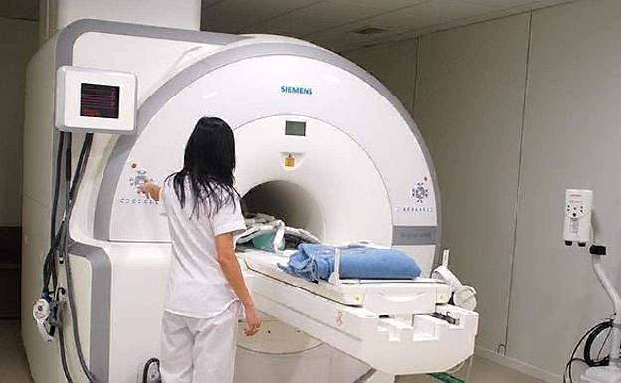 Sanidad retrasa hasta el primer trimestre de 2020 la reversión de la gestión de las resonancias
