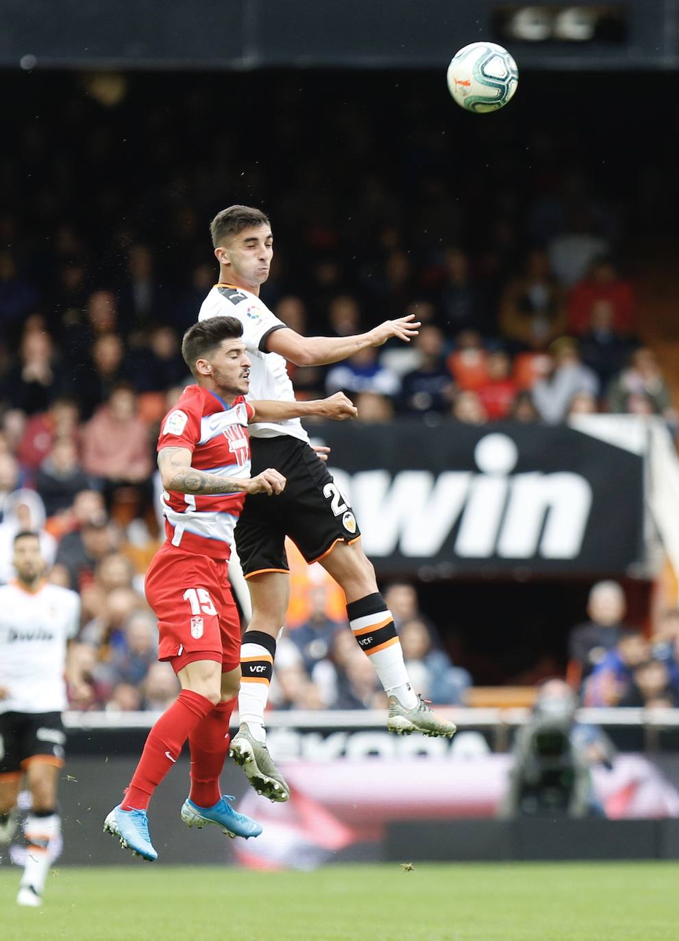 Partido disputado en Mestalla que acabó con victoria valencianista tras los tantos de Wass y Ferran.