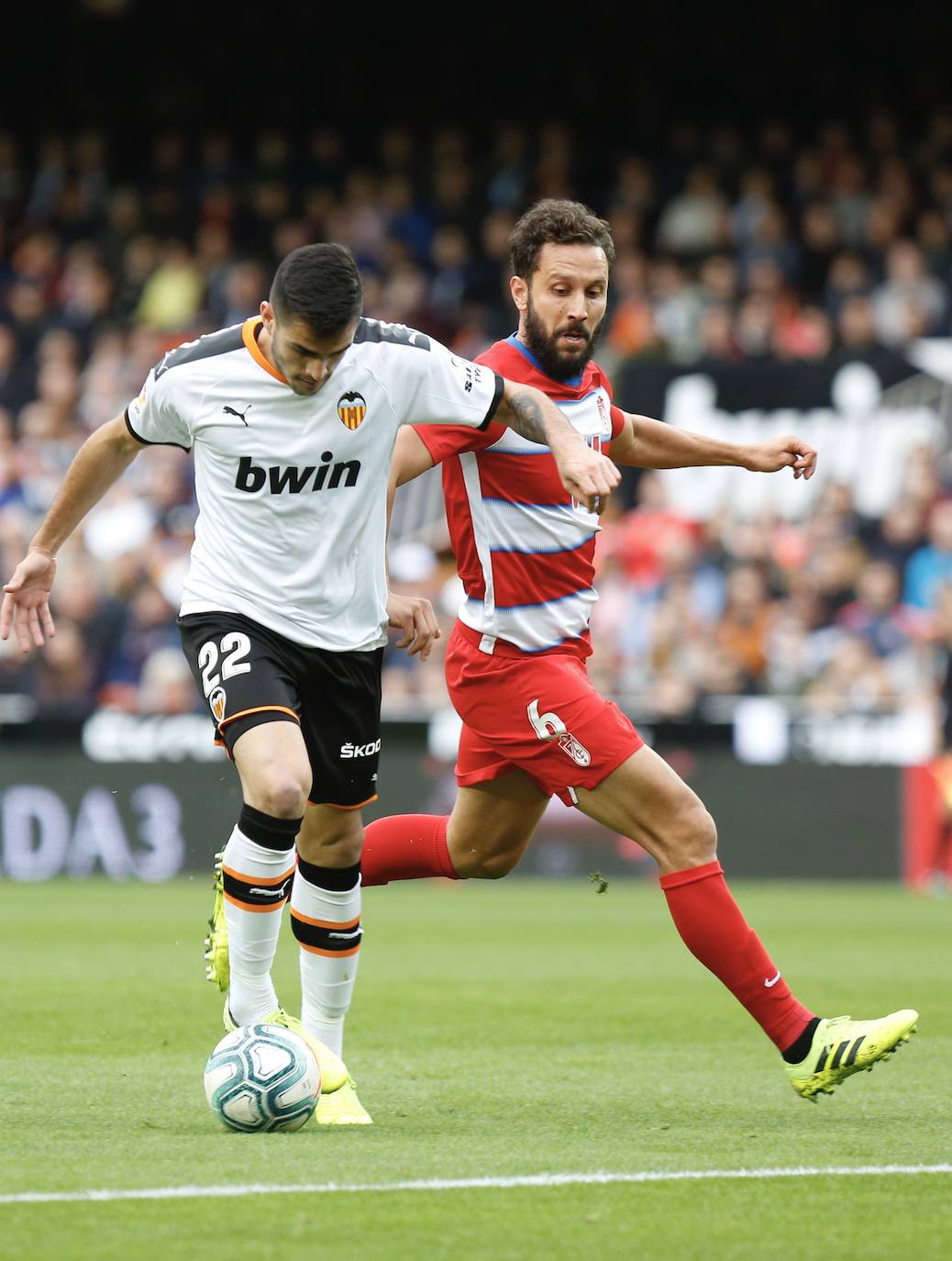 Partido disputado en Mestalla que acabó con victoria valencianista tras los tantos de Wass y Ferran.