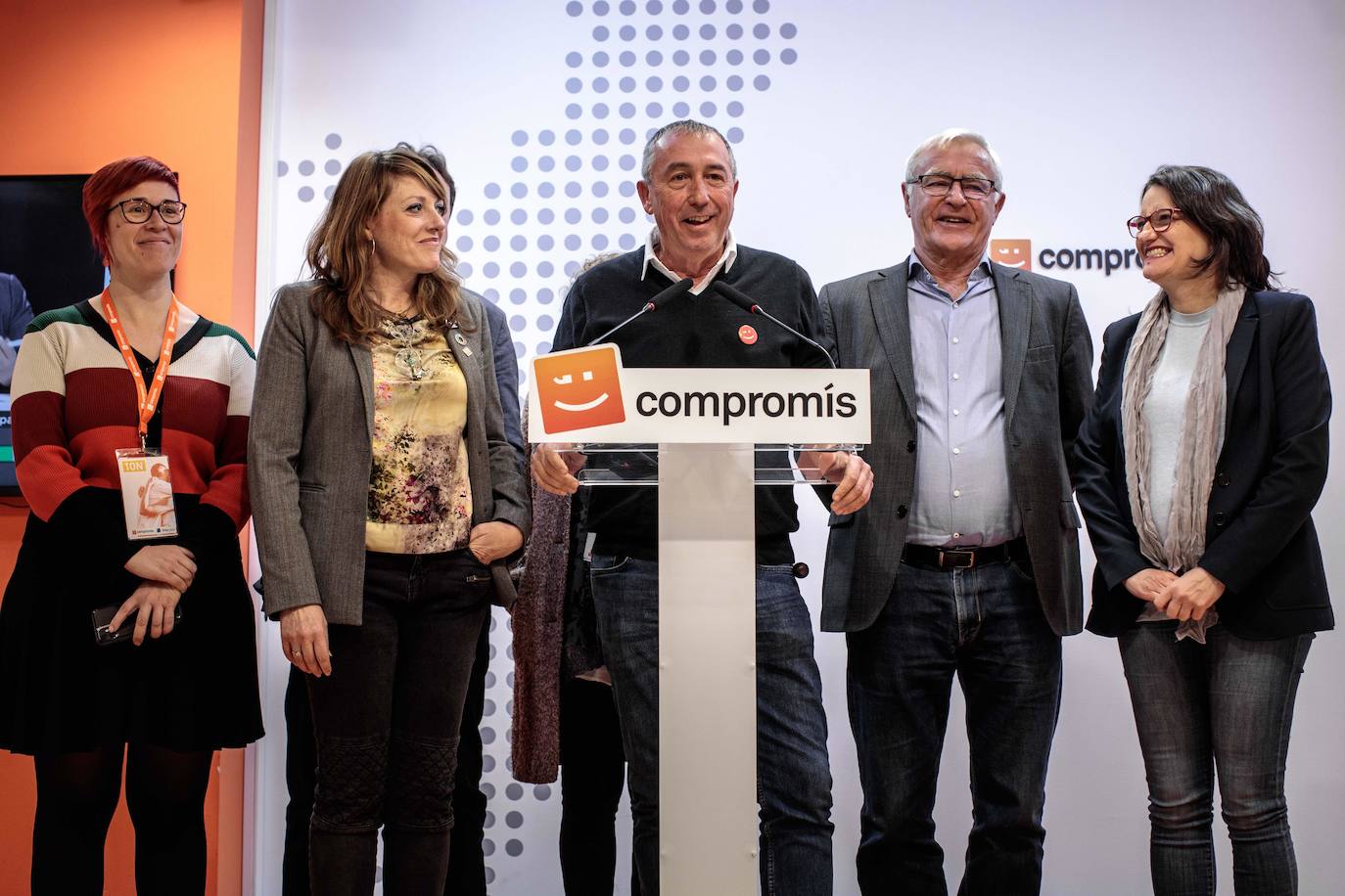 Joan Baldoví, Joan Ribó y Mónica Oltra se reúnen en la sede de Compromís en Valencia para conocer los resultados de la jornada electoral en España.