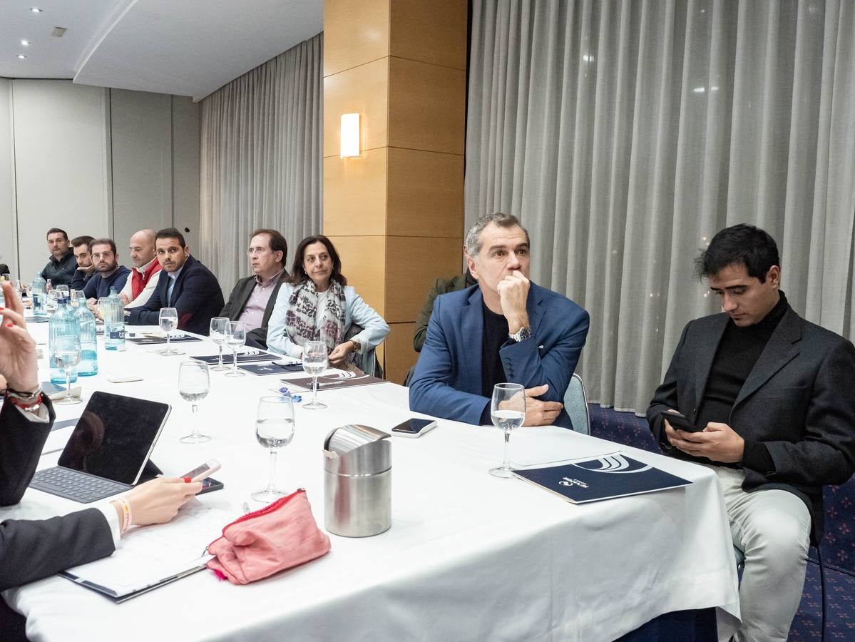 Los principales partidos políticos de la Comunitat se han reunido en sus sedes de Valencia para conocer los resultados de la jornada electoral de este domingo 10 de noviembre. 