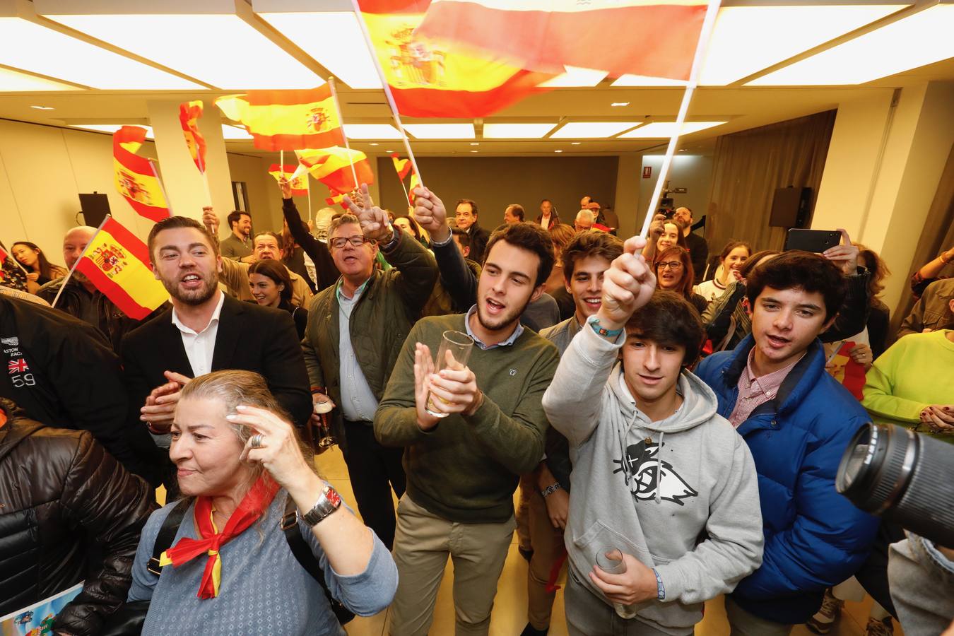 Los principales partidos políticos de la Comunitat se han reunido en sus sedes de Valencia para conocer los resultados de la jornada electoral de este domingo 10 de noviembre. 