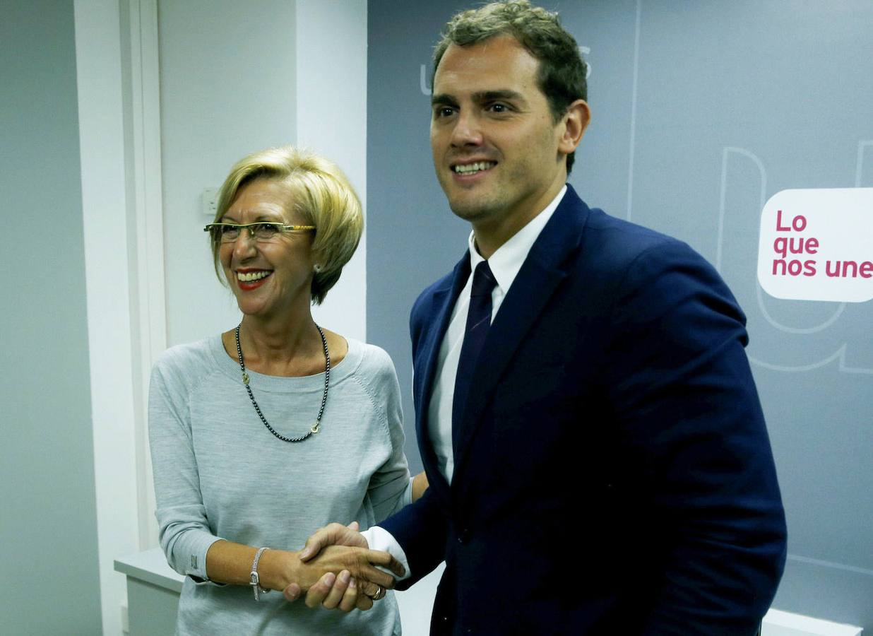 Albert Rivera con Rosa Díaz en 2014. Negociaron entonces construir una tercera vía como alternativa al bipartidismo entre el PP y el PSOE.