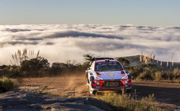 Thierry Neuville con su Hyundai i20 Coupe WRC 