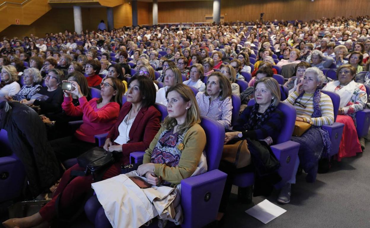 Mmás de 1.200 mujeres han participado en Dirigiendo Hogares. 