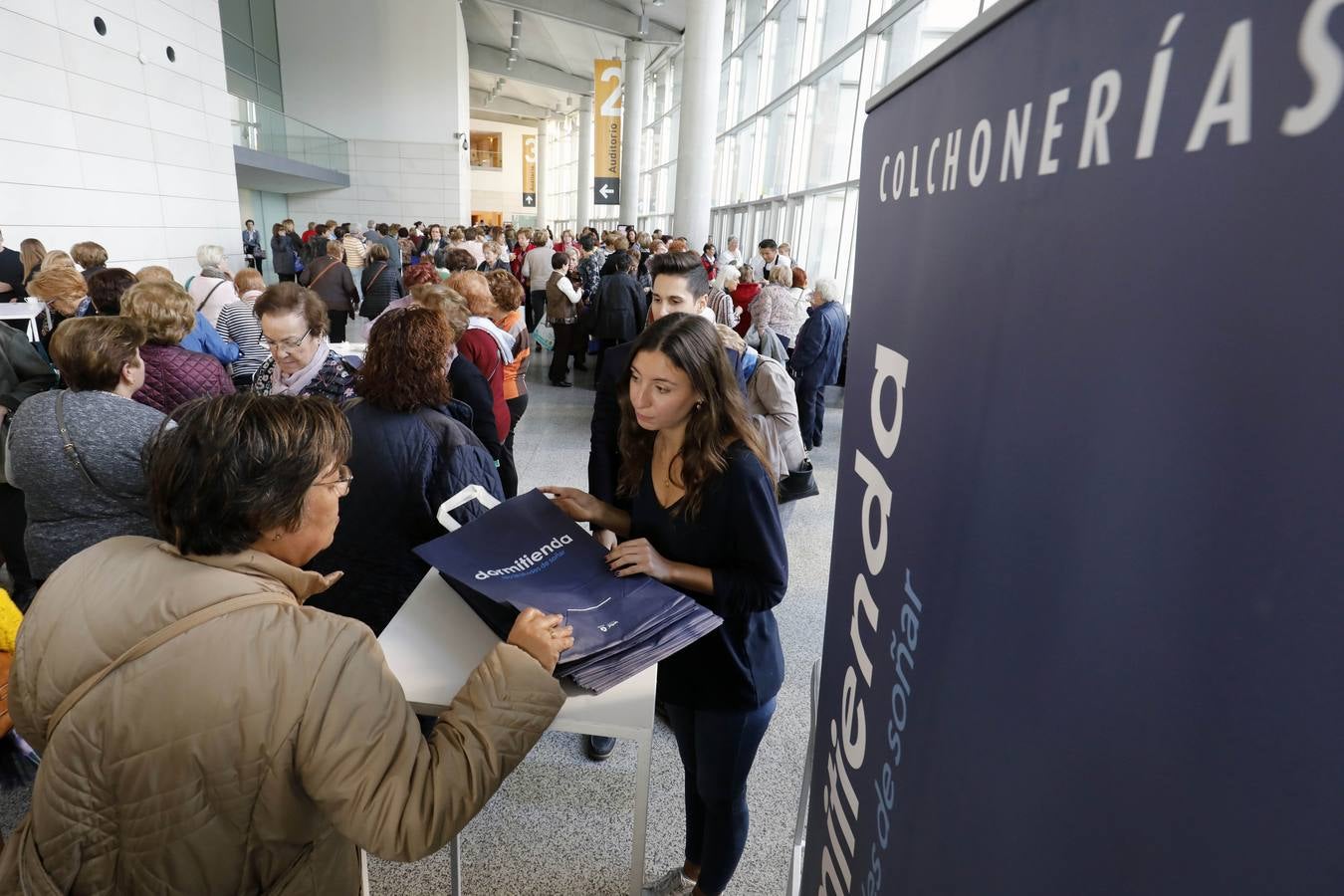 Asistentes y conferenciantes en la 5ª. edición de la jornada Dirigiendo Hogares en Valencia