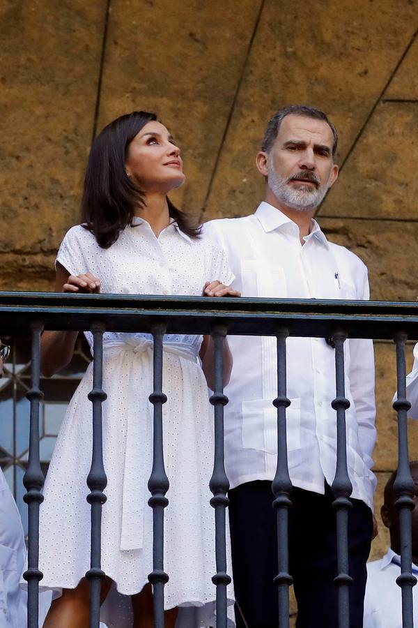 Felipe VI y doña Letizia se pasean por la Habana vieja durante el viaje oficial